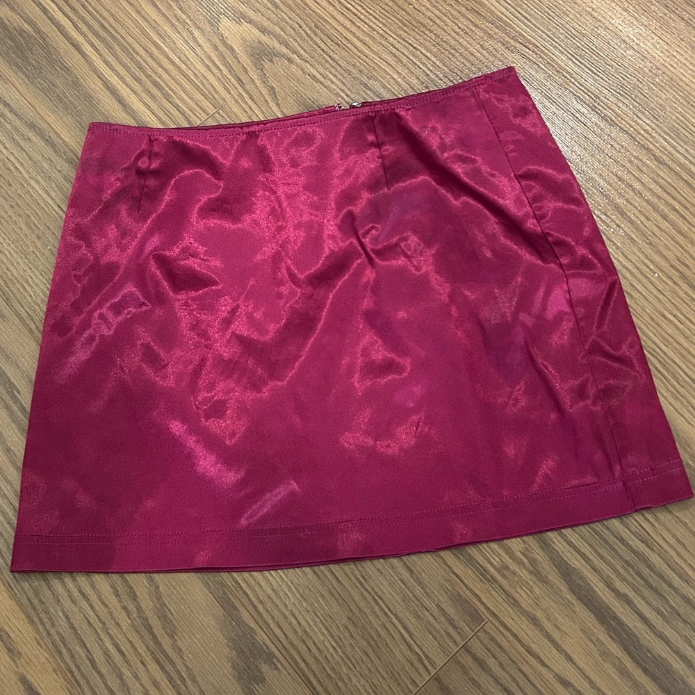 Guess magenta satin mini skirt